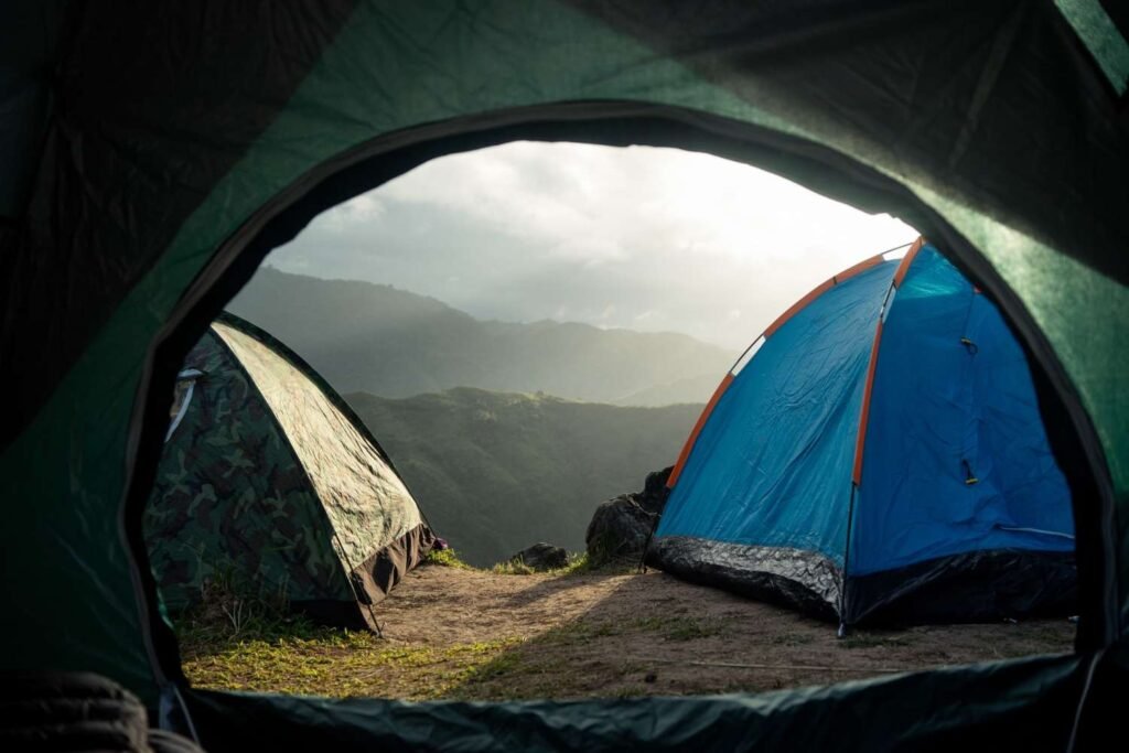 Paysage montagneux au lever du soleil — aventure outdoor