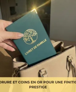 Protège livret de famille Habeygard® vert bouteille – dorure et coins en or pour une finition prestige, tenu en main