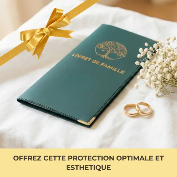 Protège livret de famille Habeygard® vert bouteille posé sur lit avec nœud cadeau et alliances – idéal cadeau mariage