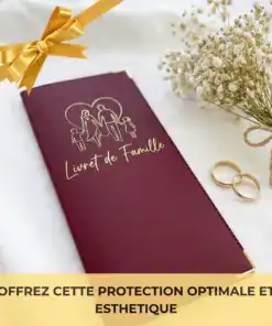 Protège livret de famille Habeygard® bordeaux posé sur lit avec nœud cadeau et alliances – idéal cadeau mariage
